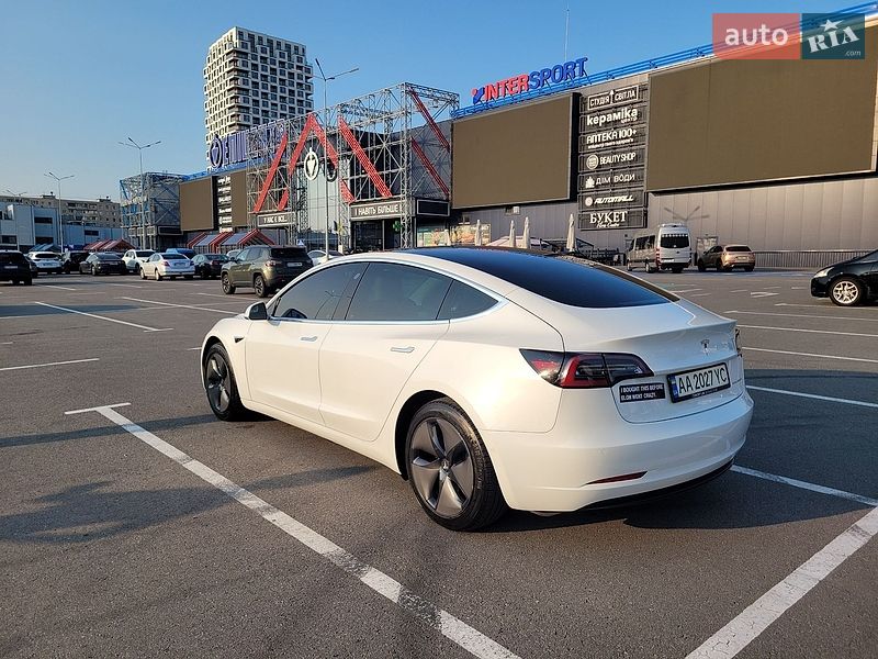 Седан Tesla Model 3 2019 в Києві