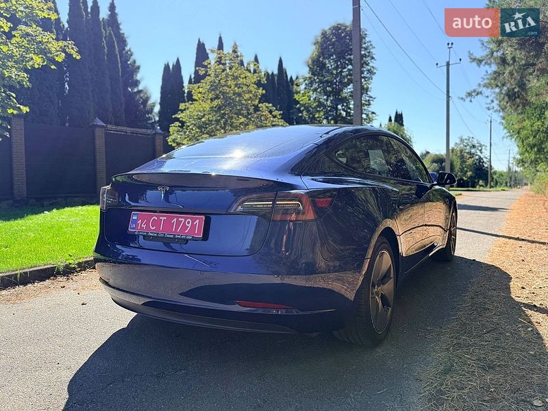 Седан Tesla Model 3 2021 в Вышгороде