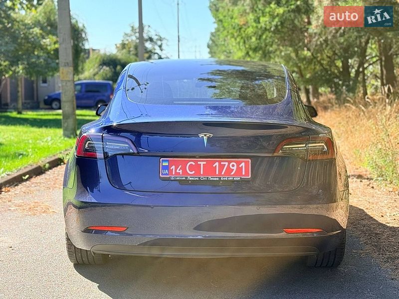 Седан Tesla Model 3 2021 в Вышгороде