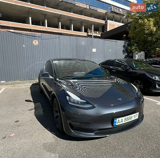 Седан Tesla Model 3 2019 в Києві