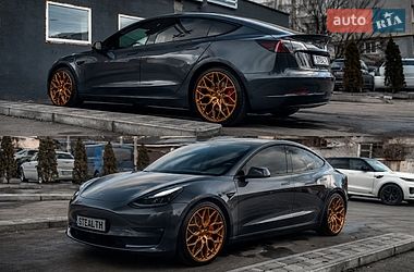 Седан Tesla Model 3 2023 в Черкассах