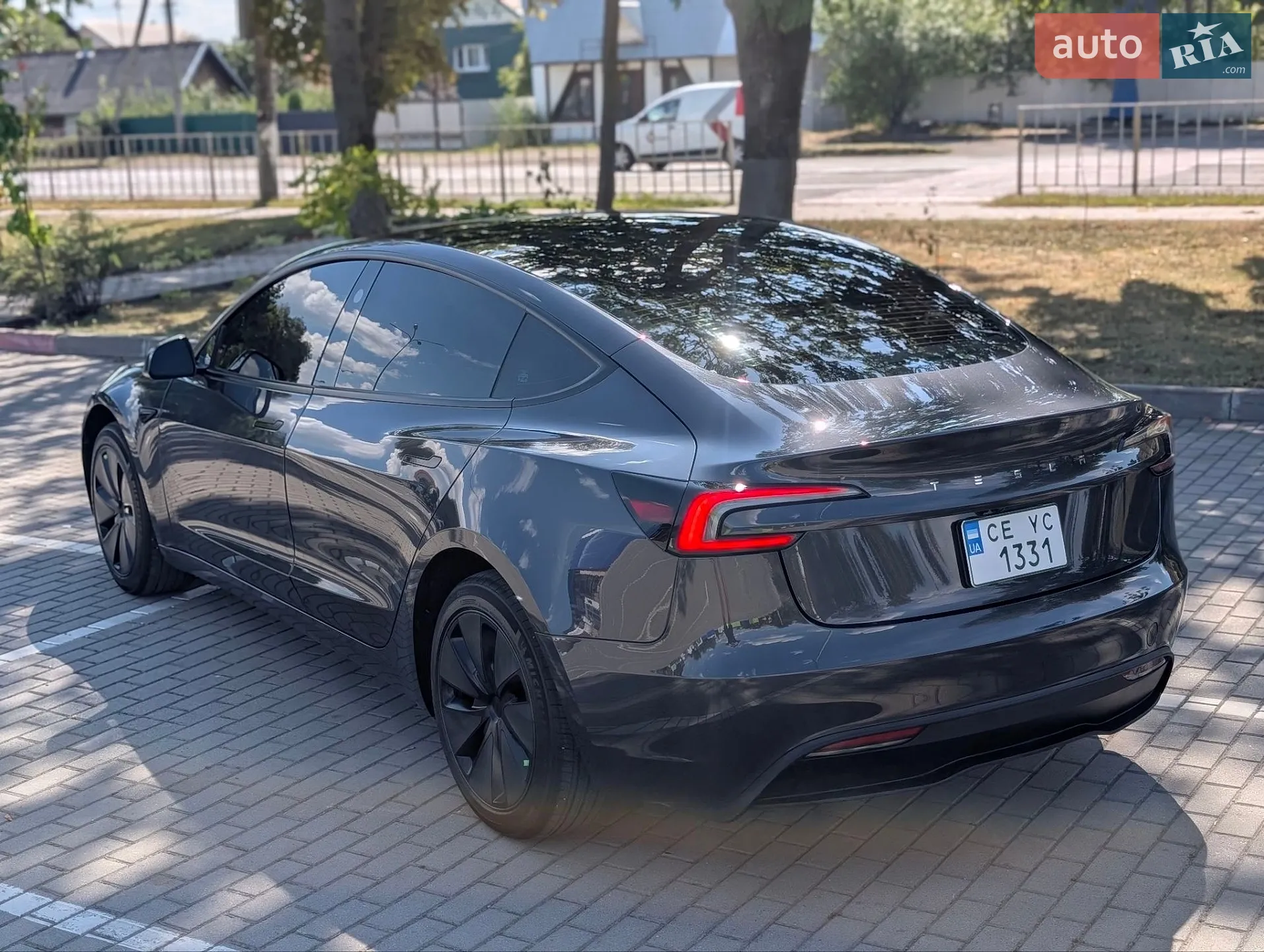 2025 Tesla Model 3 - мініатюра 4