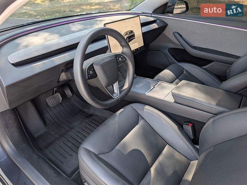 Седан Tesla Model 3 2025 в Коломые