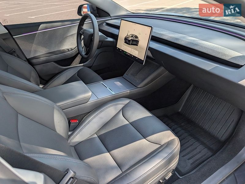 Седан Tesla Model 3 2025 в Коломые