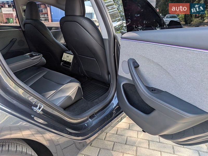 Седан Tesla Model 3 2025 в Коломые