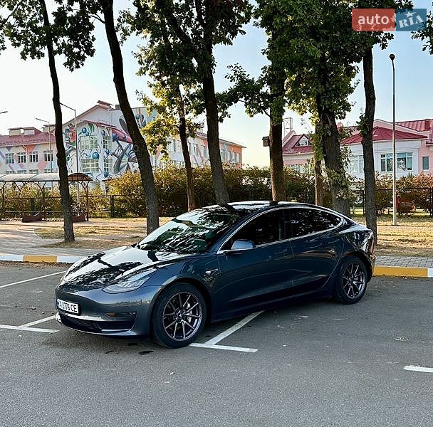 Седан Tesla Model 3 2019 в Києві