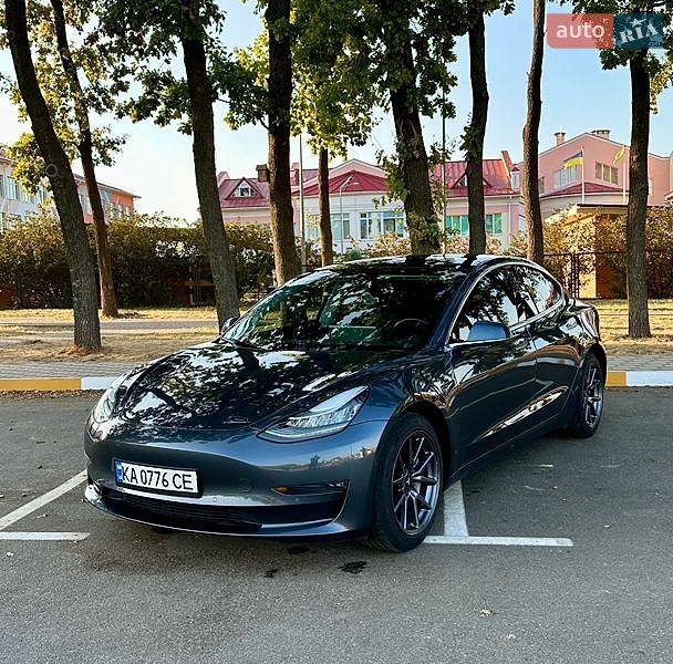 Седан Tesla Model 3 2019 в Києві