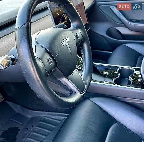Седан Tesla Model 3 2019 в Києві