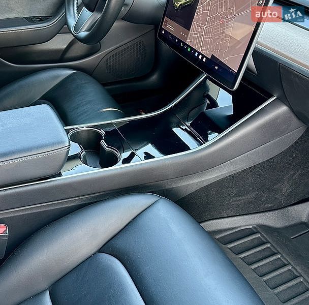 Седан Tesla Model 3 2019 в Києві