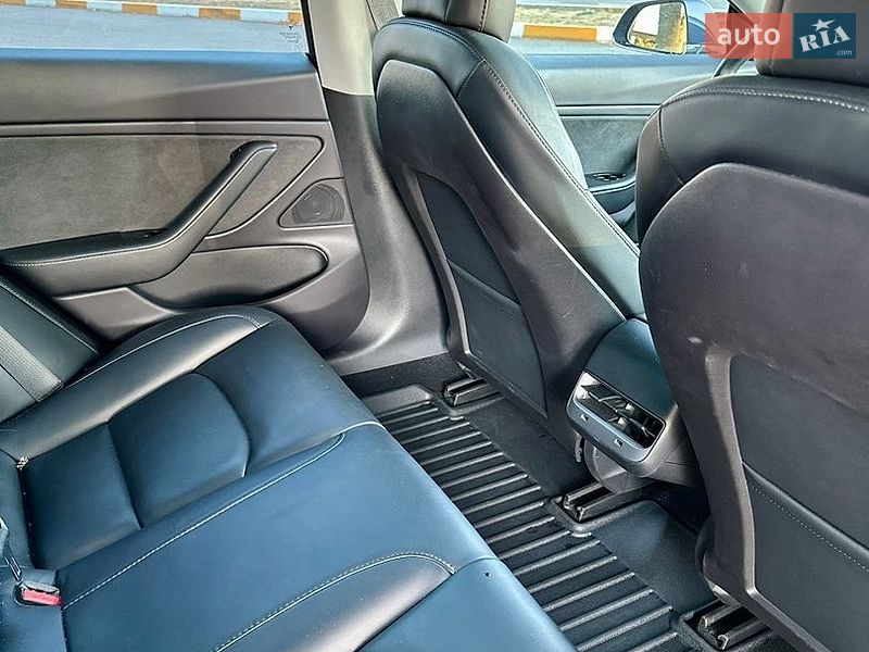 Седан Tesla Model 3 2019 в Києві