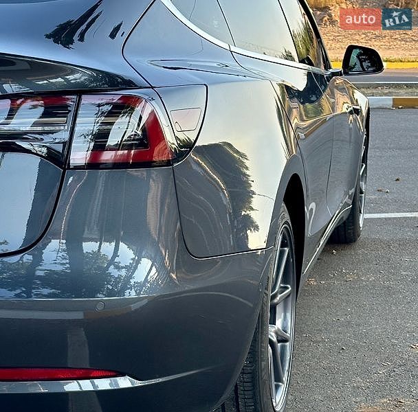 Седан Tesla Model 3 2019 в Києві