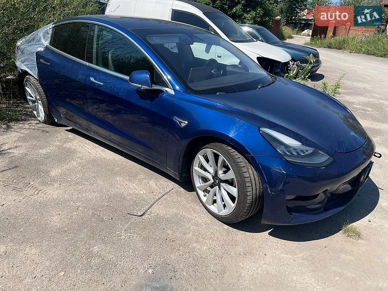 Седан Tesla Model 3 2018 в Львове