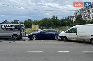 Седан Tesla Model 3 2018 в Львове