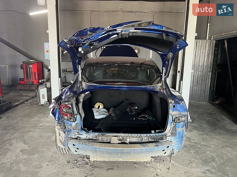 Седан Tesla Model 3 2018 в Львове