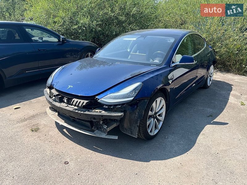 Седан Tesla Model 3 2018 в Львове