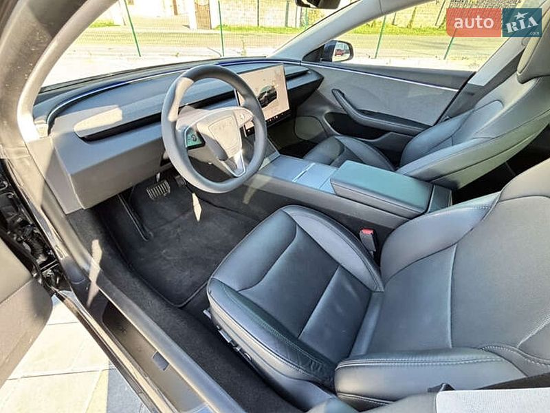 Седан Tesla Model 3 2024 в Киеве