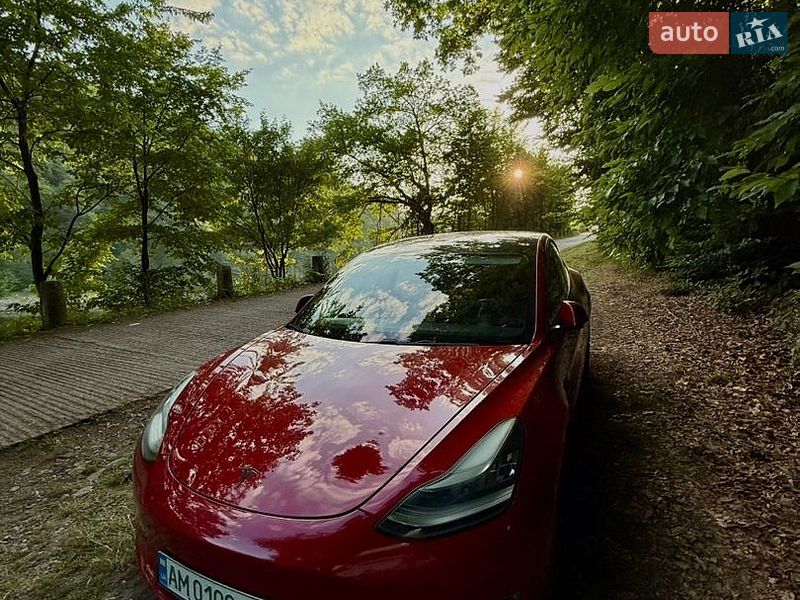 Седан Tesla Model 3 2018 в Житомирі