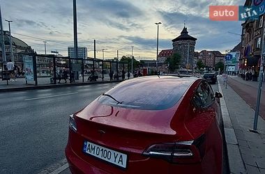 Седан Tesla Model 3 2018 в Житомирі