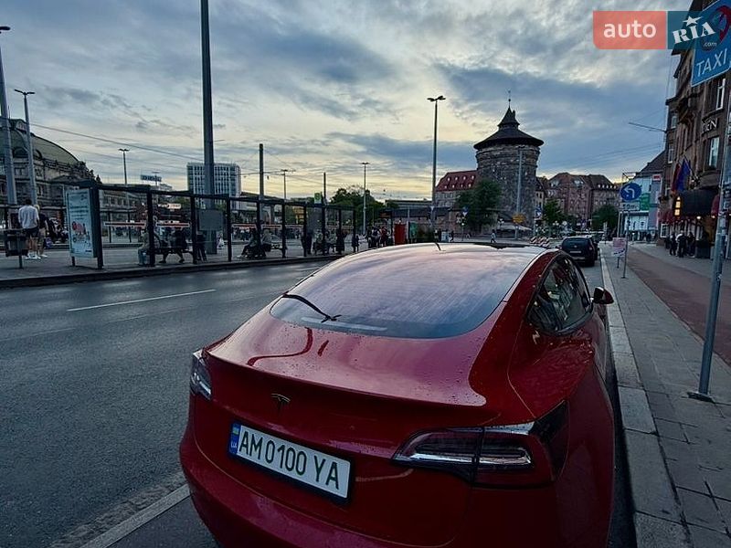 Седан Tesla Model 3 2018 в Житомирі