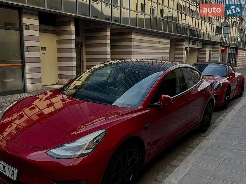 Седан Tesla Model 3 2018 в Житомирі
