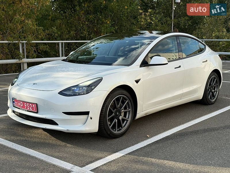 Седан Tesla Model 3 2021 в Києві