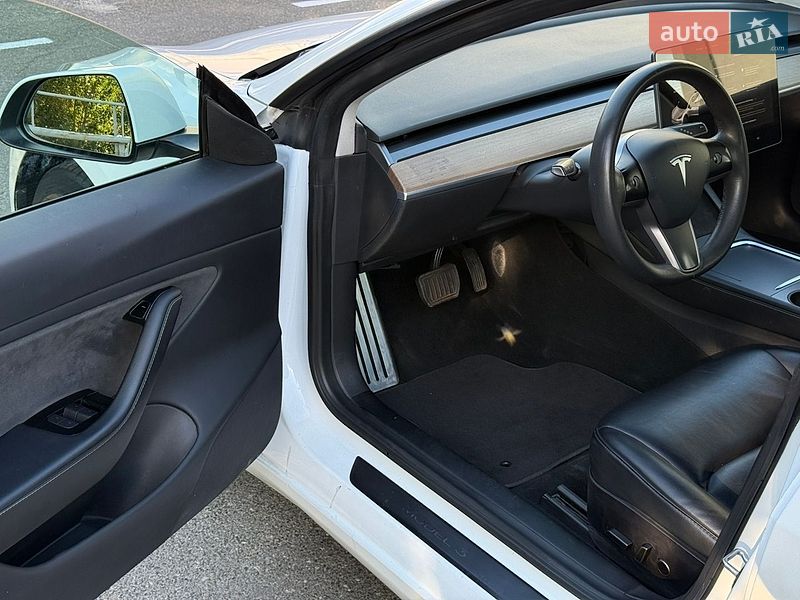 Седан Tesla Model 3 2021 в Києві