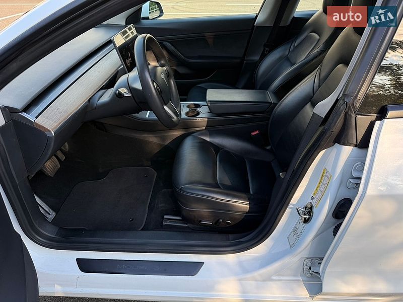 Седан Tesla Model 3 2021 в Києві