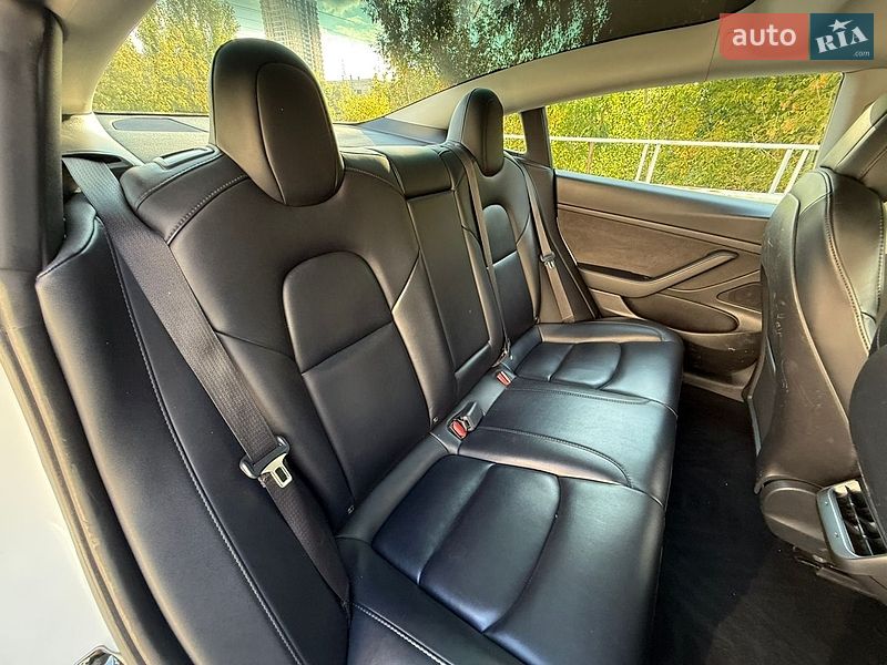 Седан Tesla Model 3 2021 в Києві