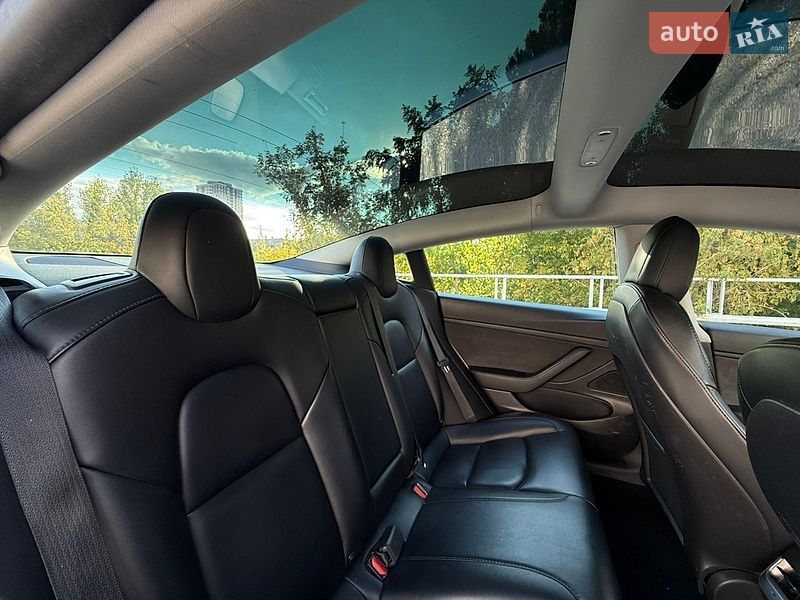 Седан Tesla Model 3 2021 в Києві