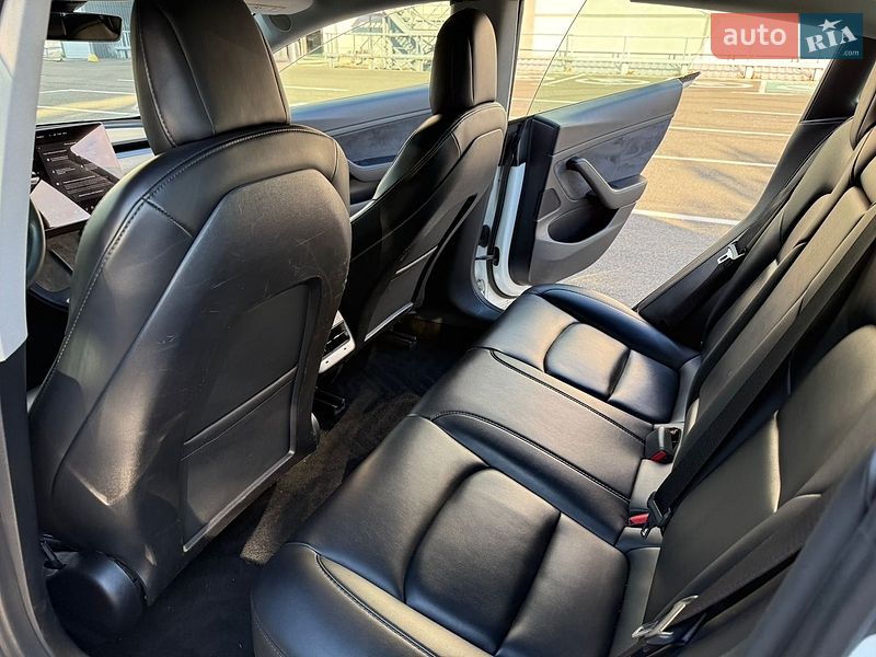Седан Tesla Model 3 2021 в Києві