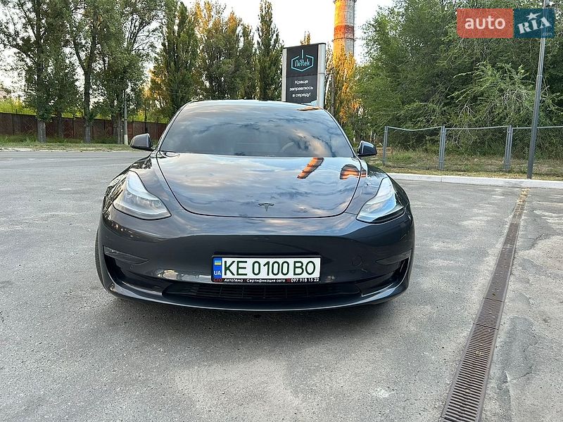 Седан Tesla Model 3 2021 в Дніпрі
