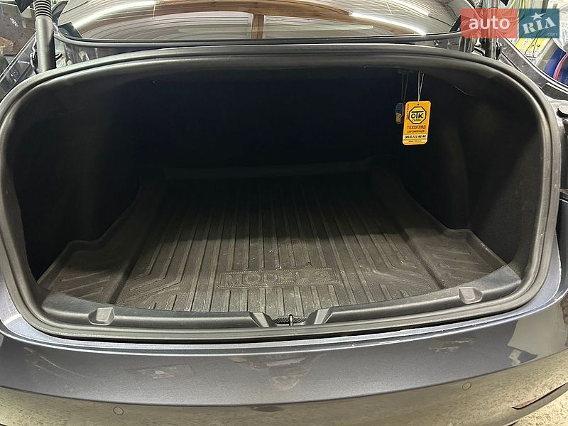 Седан Tesla Model 3 2021 в Дніпрі