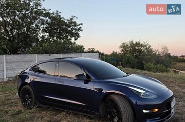 Седан Tesla Model 3 2023 в Кривому Розі