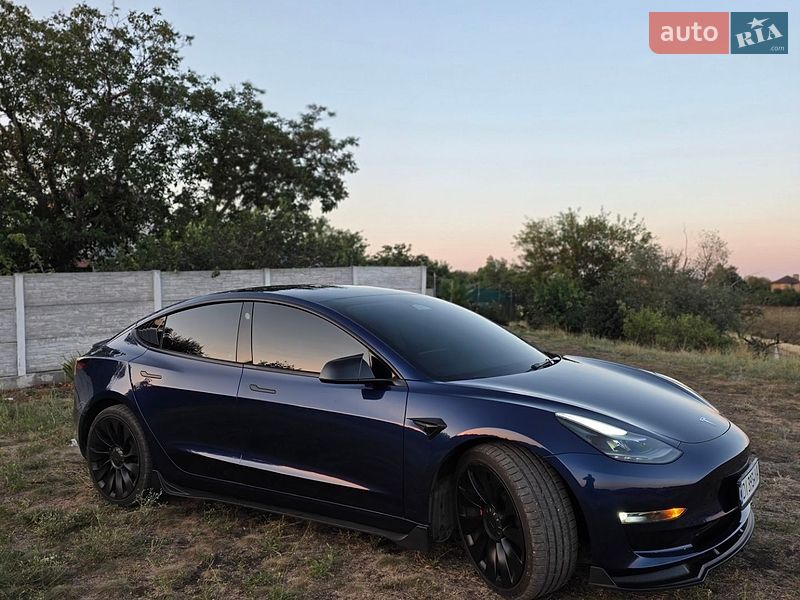 Седан Tesla Model 3 2023 в Кривому Розі