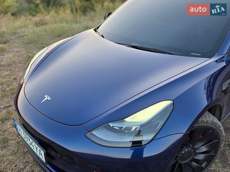 Седан Tesla Model 3 2023 в Кривому Розі
