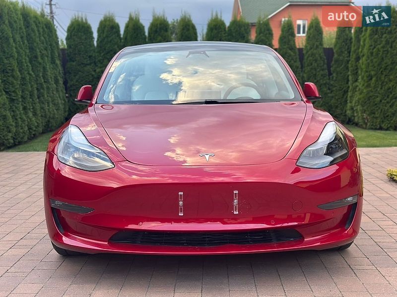 Седан Tesla Model 3 2021 в Виннице