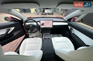 Седан Tesla Model 3 2021 в Виннице