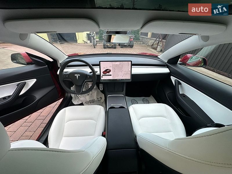 Седан Tesla Model 3 2021 в Виннице