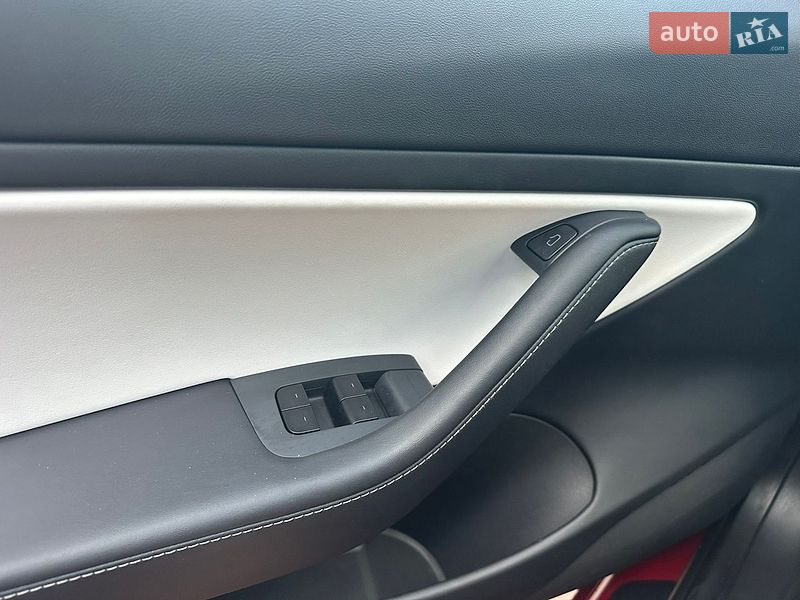 Седан Tesla Model 3 2021 в Виннице