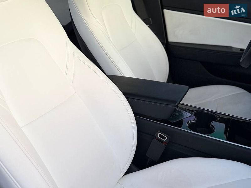 Седан Tesla Model 3 2018 в Вишневом