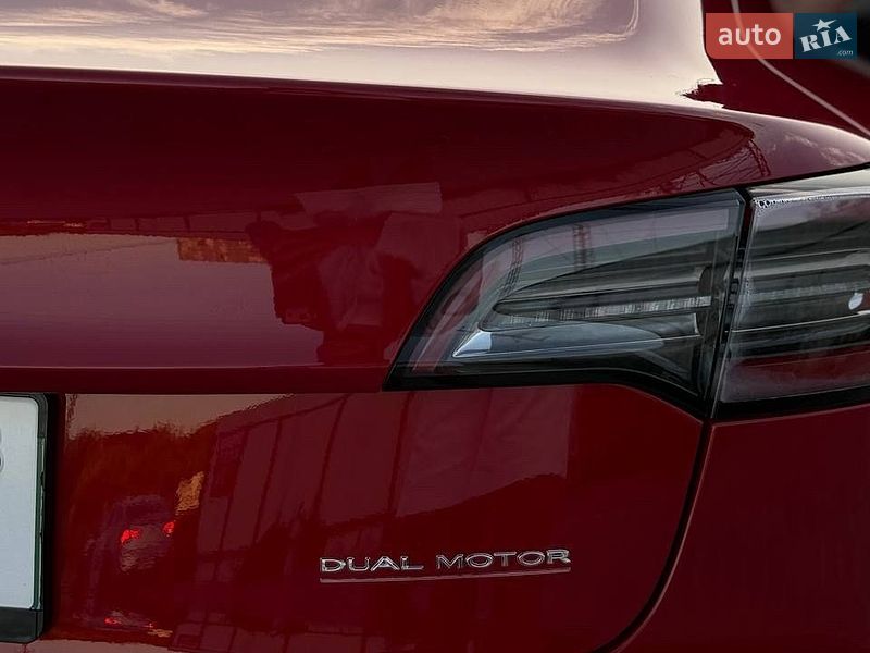 Седан Tesla Model 3 2018 в Вишневом