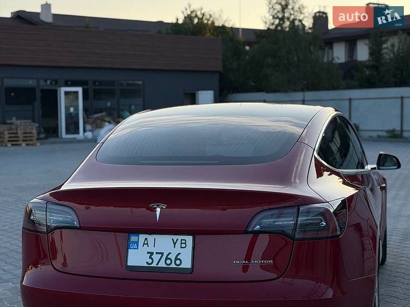 Седан Tesla Model 3 2018 в Вишневом