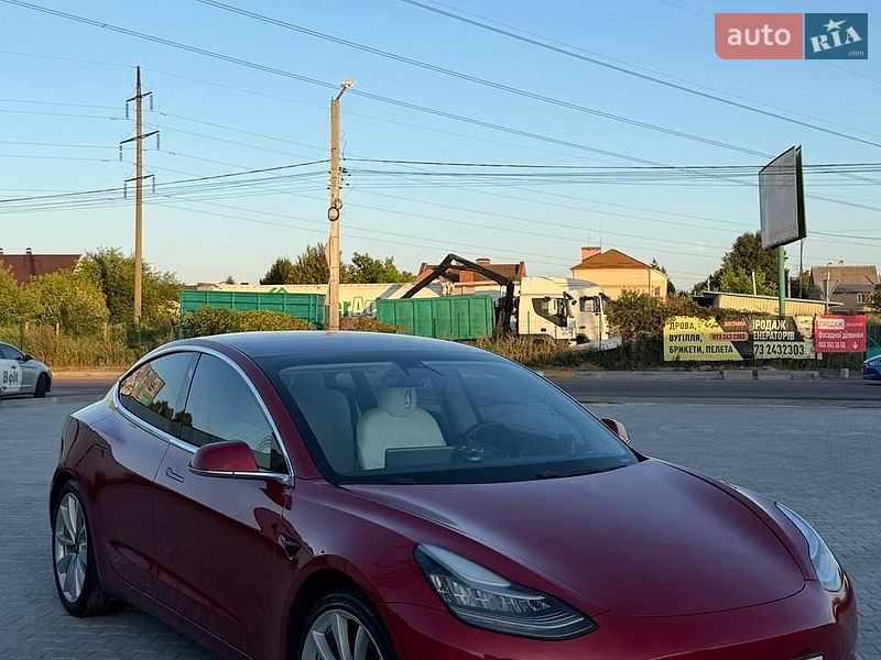 Седан Tesla Model 3 2018 в Вишневом