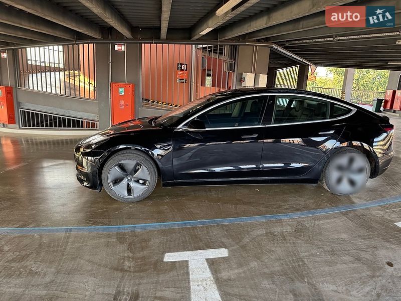 Седан Tesla Model 3 2020 в Харкові