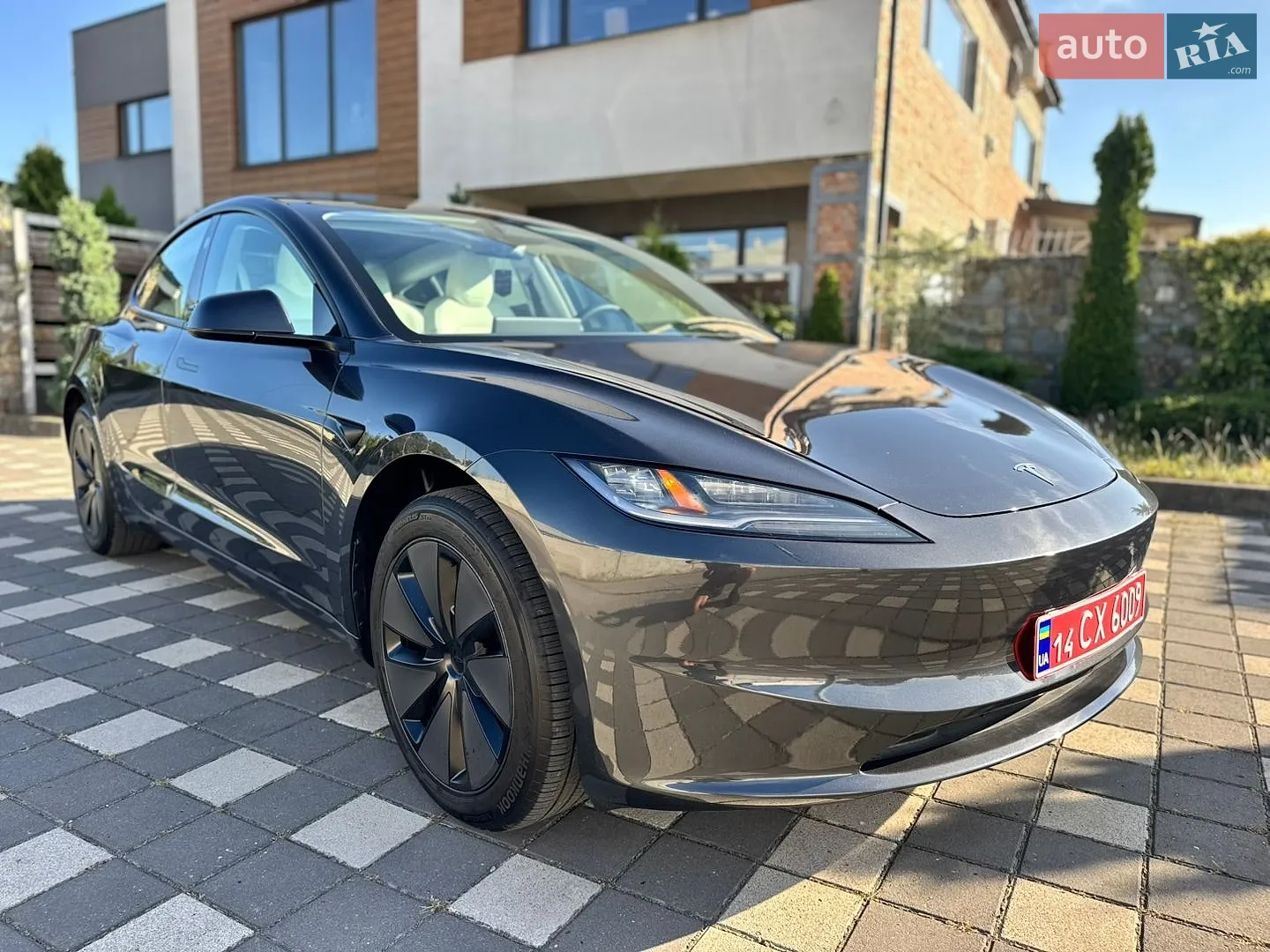 2026 Tesla Model 3 - мініатюра 3