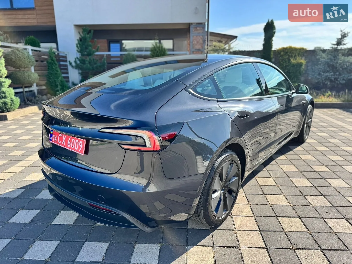 2026 Tesla Model 3 - мініатюра 7