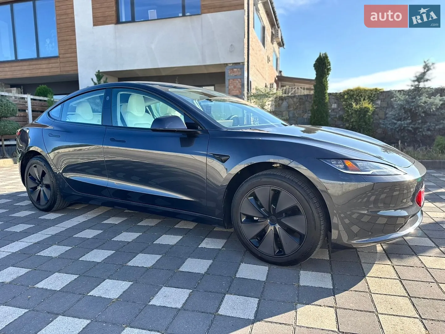 2026 Tesla Model 3 - мініатюра 8