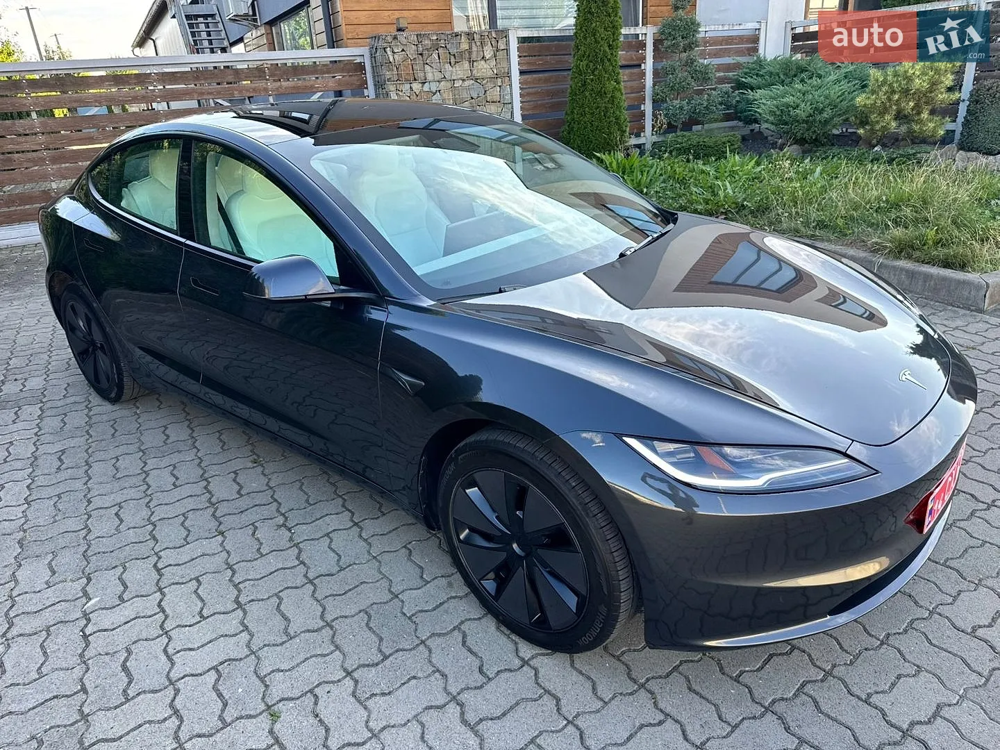 2026 Tesla Model 3 - мініатюра 10