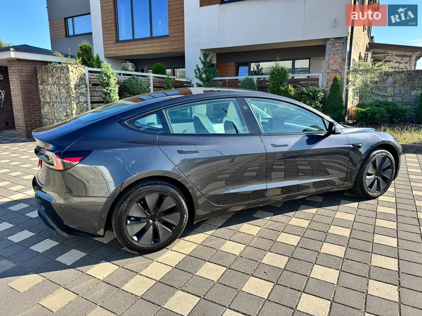 2026 Tesla Model 3 - мініатюра 19