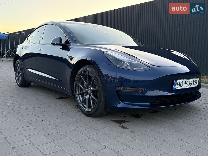 Седан Tesla Model 3 2022 в Тернополе